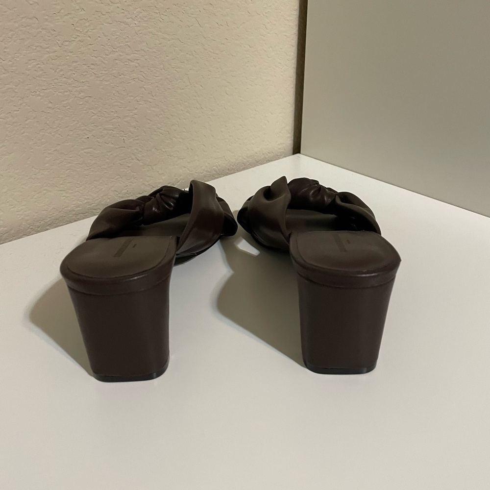 Chocolate Brown Banana Republic kitten heels-like new! - Picture 3 of 7